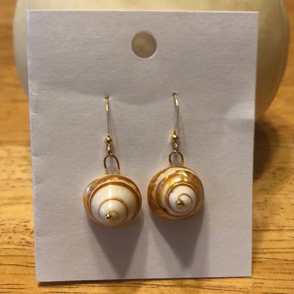 Handmade ❤️ Shell Earrings - Picture 3 of 3